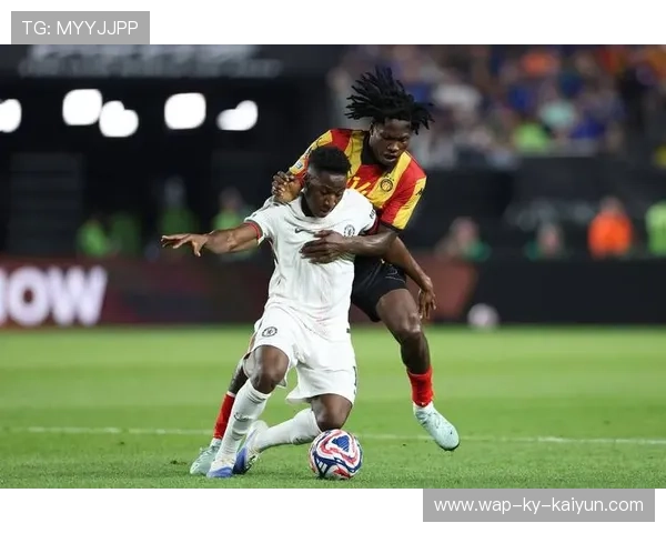 切尔西边线渗透逼出禁区大面积空挡