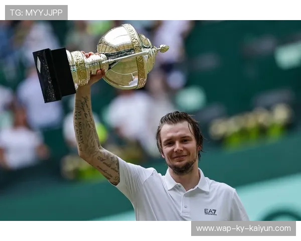 网球ATP强力发球赢下关键局